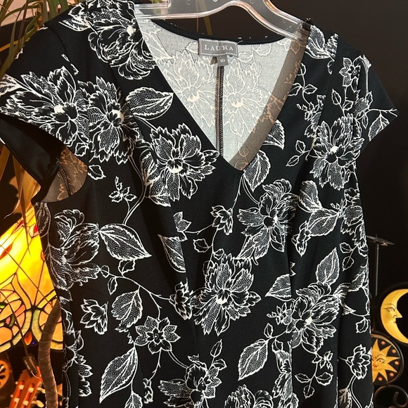 Laura Black Floral Lace Midi Dress Size 10 - Picture 6 of 16
